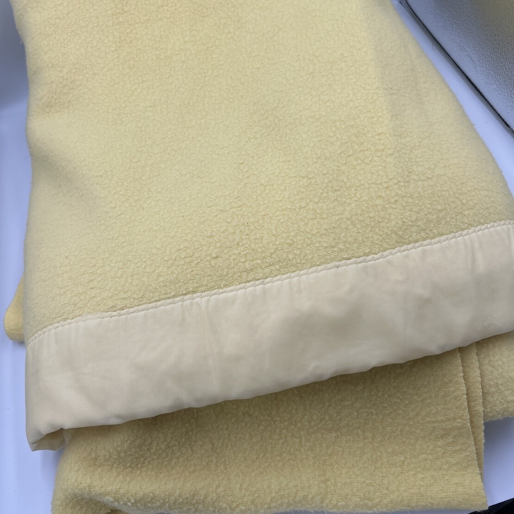 Vintage Yellow Acrylic Thermal Blanket Satin Trim Acrylic Blanket 80x85 Grandma